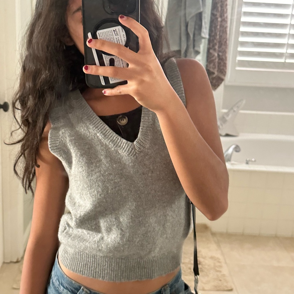 Sweater vest